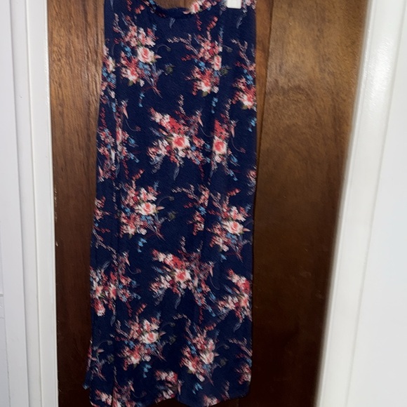 🌸 Flowy Floral Maxi Skirt w/ Front Slit | Size XL | $10 - Picture 4 of 4